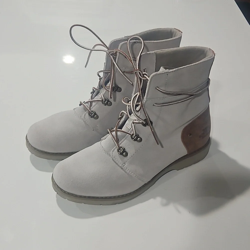 The North Face Ballard Lace II Like New Size 10.5. Leather Booties - Picture 4 of 7